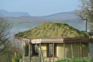 Arenig Fawr in the distance - Ty Mam Mawr straw bale roundhouse - Off grid eco retreat centre